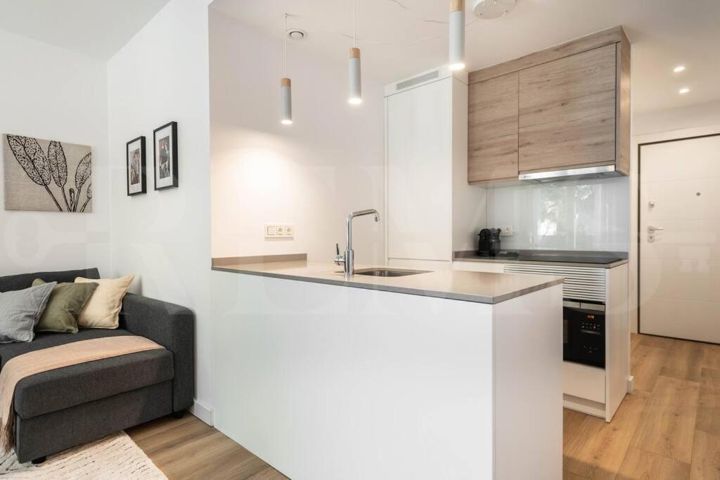 Calm Apartment With Private Patio By Rems Malaga Bagian luar foto