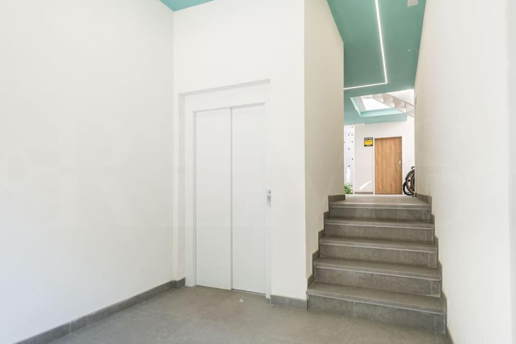 Calm Apartment With Private Patio By Rems Malaga Bagian luar foto