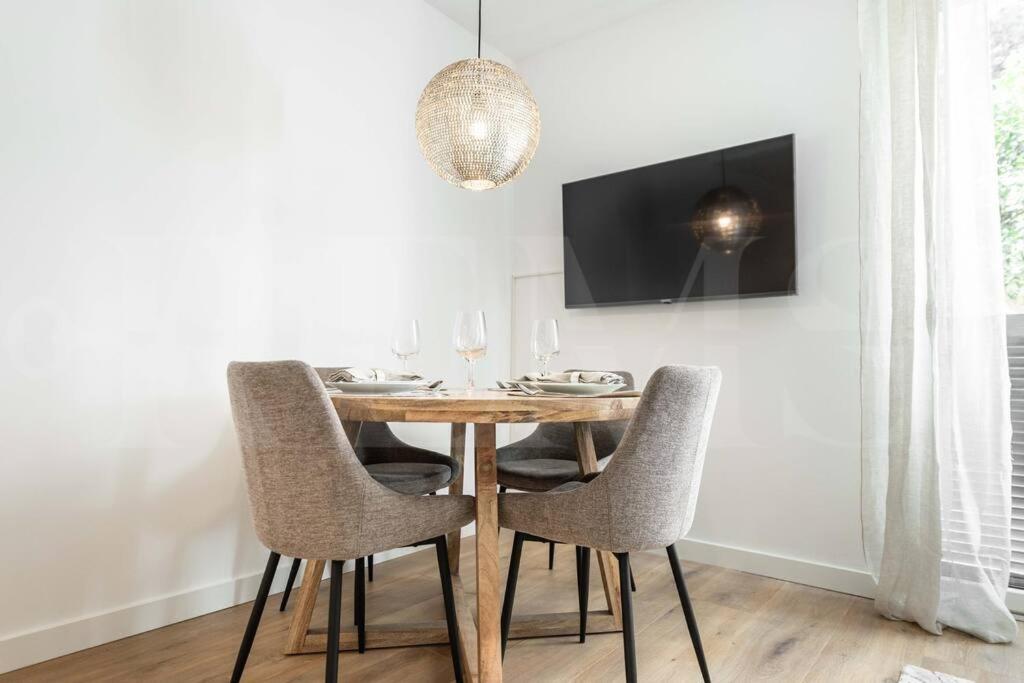 Calm Apartment With Private Patio By Rems Malaga Bagian luar foto