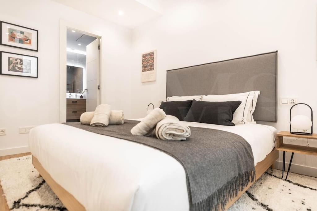 Calm Apartment With Private Patio By Rems Malaga Bagian luar foto