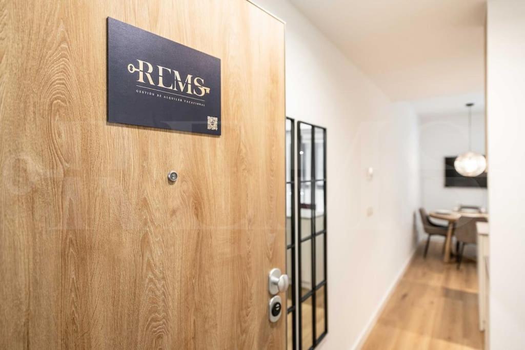 Calm Apartment With Private Patio By Rems Malaga Bagian luar foto