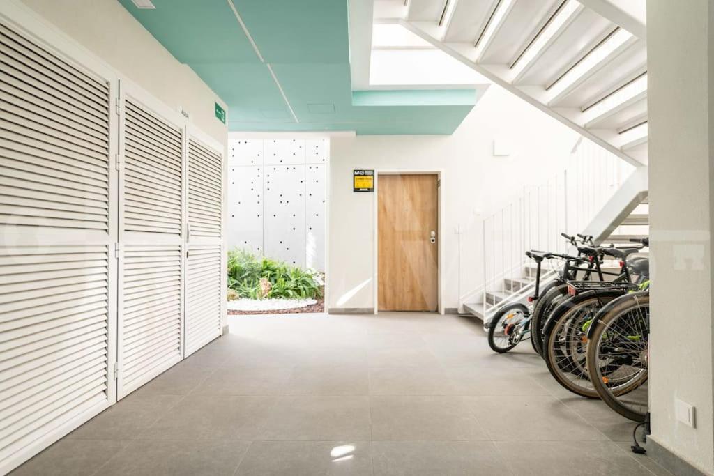 Calm Apartment With Private Patio By Rems Malaga Bagian luar foto